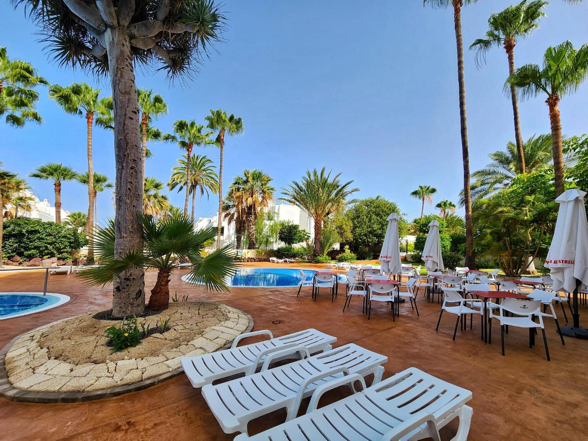 Royal Ocean View El Dorado Apartment อาโรนา ภายนอก รูปภาพ